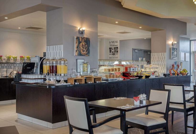 هتل Doubletree By Hilton Dartford Bridge