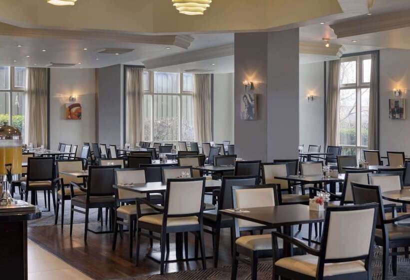 هتل Doubletree By Hilton Dartford Bridge