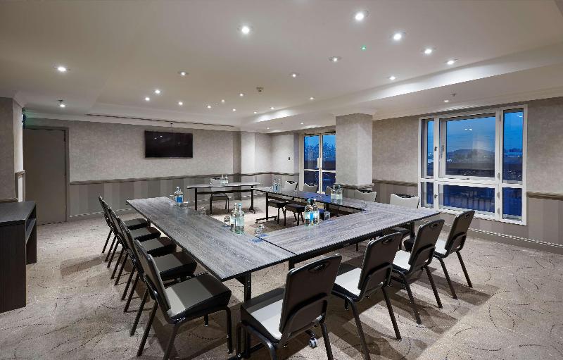 هتل Doubletree By Hilton Dartford Bridge