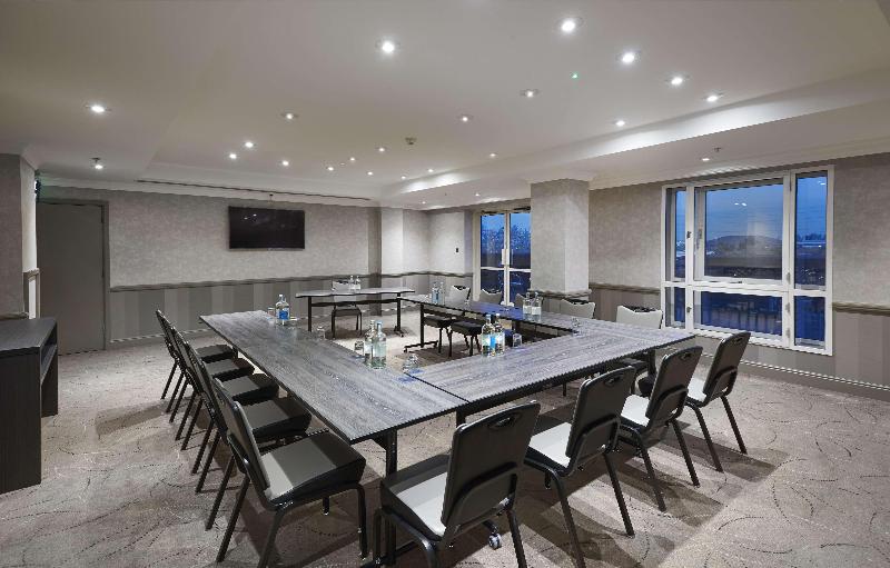 هتل Doubletree By Hilton Dartford Bridge