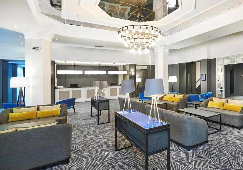 هتل Doubletree By Hilton Dartford Bridge