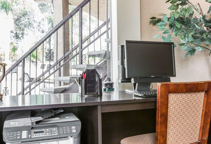 فندق Econo Lodge Inn & Suites Fallbrook Downtown