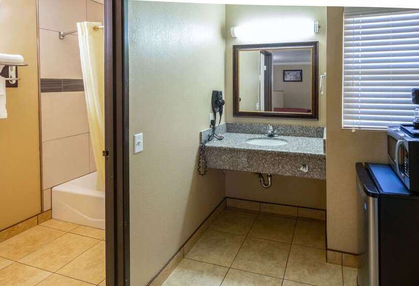 فندق Econo Lodge Inn & Suites Fallbrook Downtown