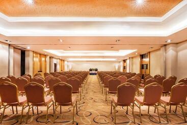 هتل Holiday Inn & Suites Manila Galleria, An Ihg