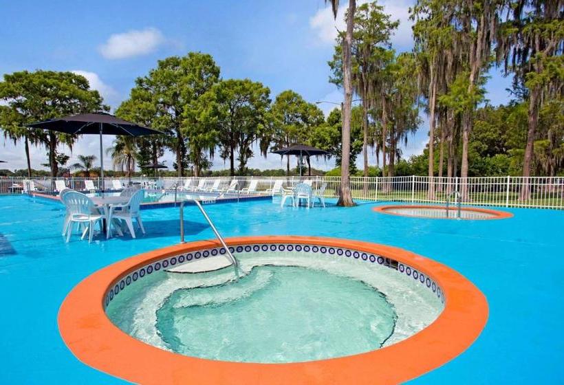 هتل Howard Johnson By Wyndham Lake Front Park Kissimmee