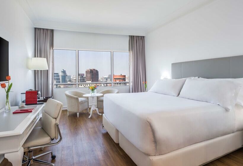 בית מלון כפרי NH Collection Plaza Santiago