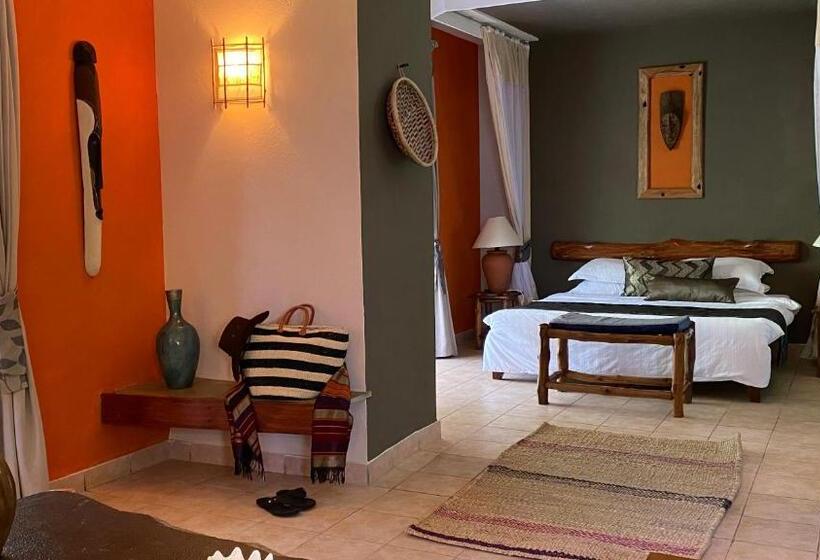 هتل Pinewood Beach Resort And Spa