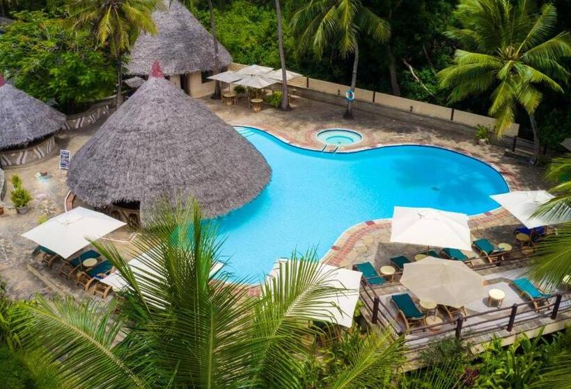 هتل Pinewood Beach Resort And Spa