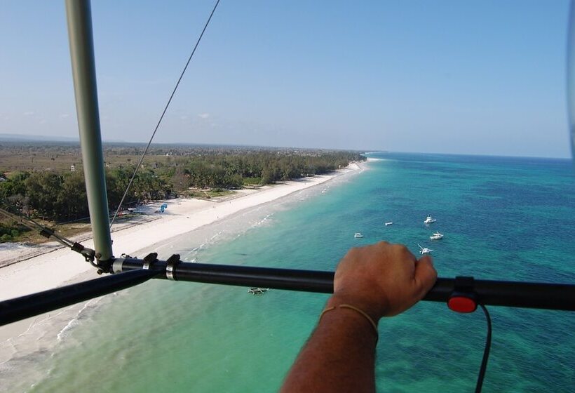 هتل Pinewood Beach Resort And Spa
