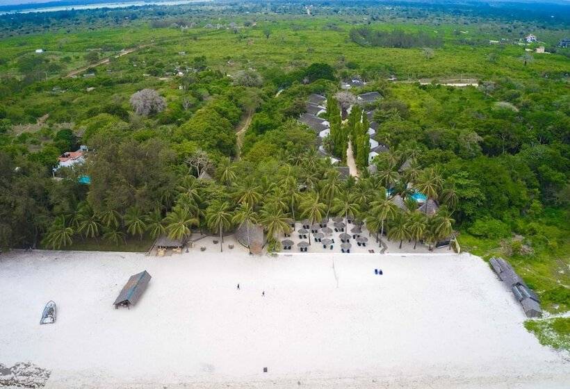 هتل Pinewood Beach Resort And Spa