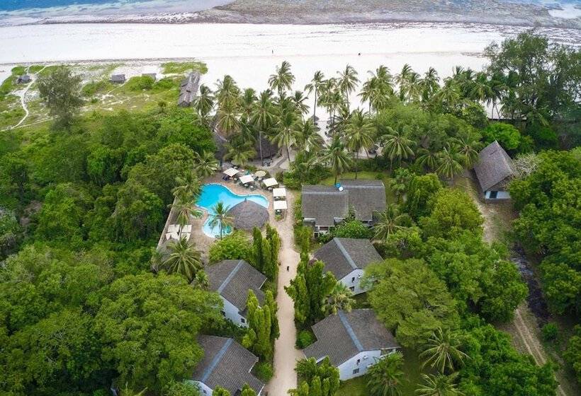 هتل Pinewood Beach Resort And Spa