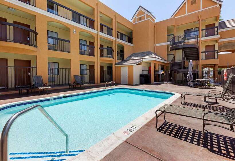 Hotel Quality Inn And Suites Westminster Seal Beach