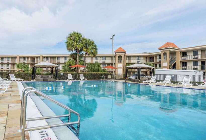 هتل Quality Inn & Suites Kissimmee By The Lake