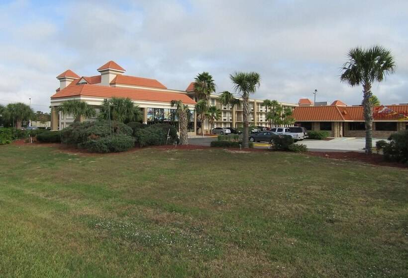 هتل Quality Inn & Suites Kissimmee By The Lake