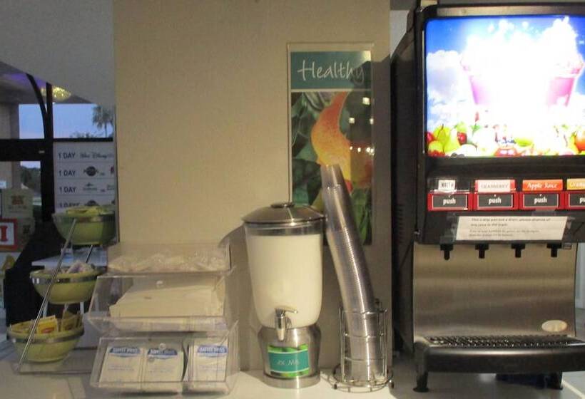 هتل Quality Inn & Suites Kissimmee By The Lake