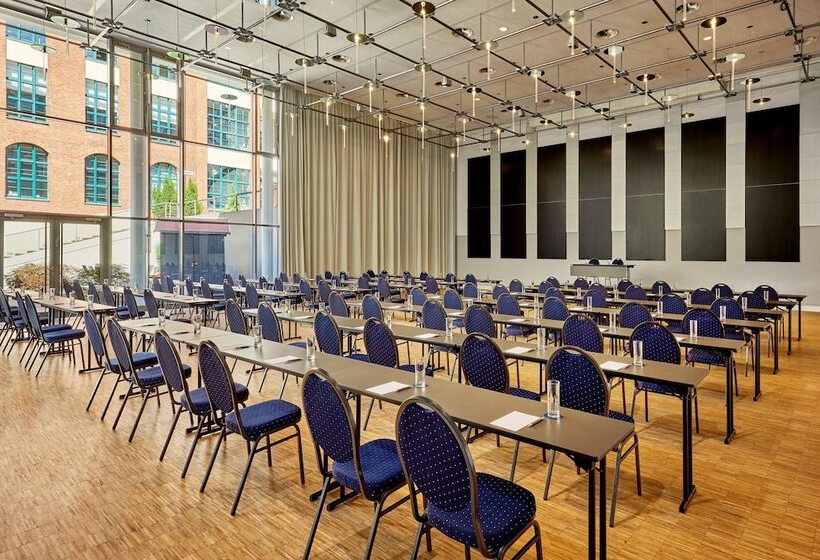 هتل Sheraton Hannover Pelikan