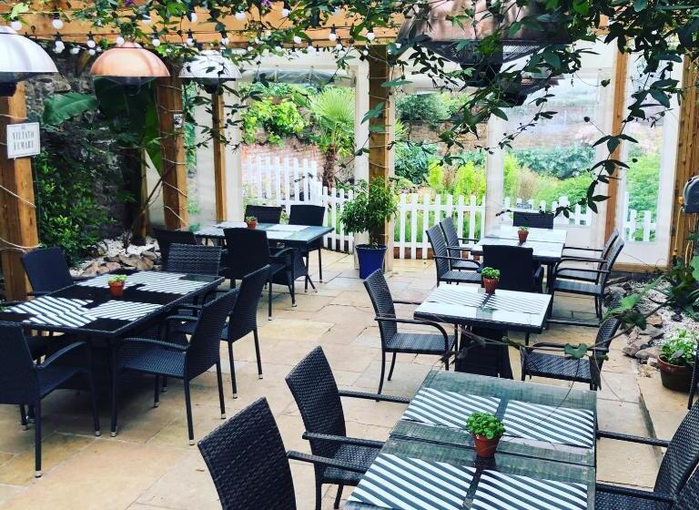 هتل The First Hurdle Guest House