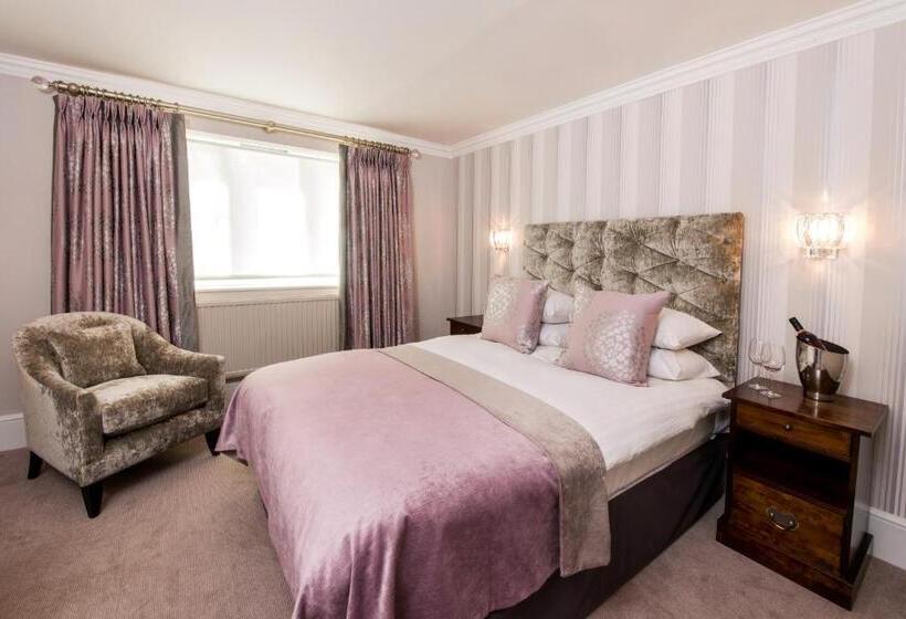 Отель The Manor Elstree