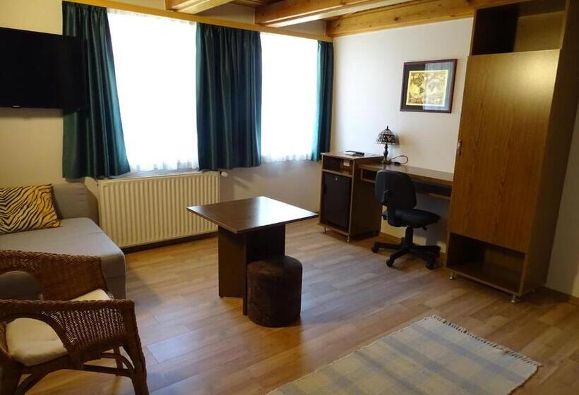 호텔 Alabárdos Panzió és Apartmanház