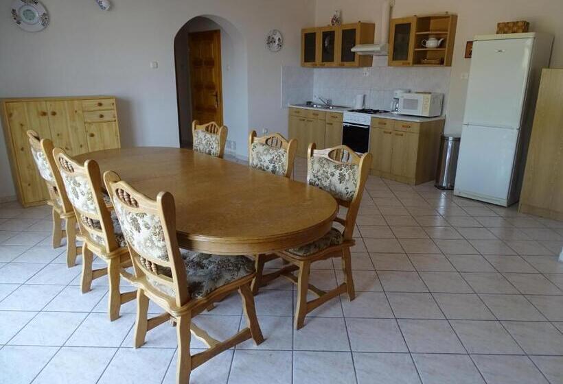 호텔 Alabárdos Panzió és Apartmanház