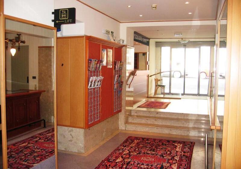 Fotos del hotel Carina:  3