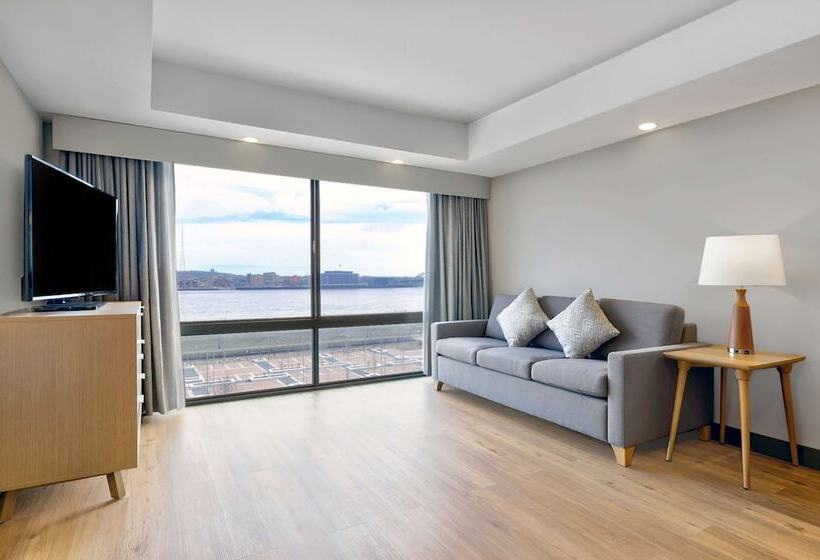 هتل Doubletree By Hilton Davenport