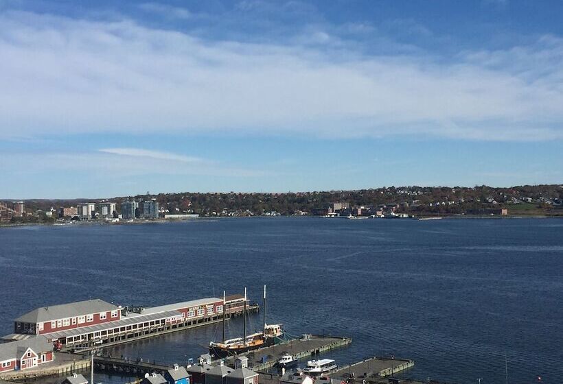 هتل The Hollis Halifax A Doubletree Suites By Hilton