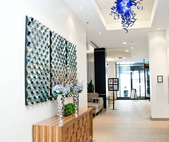 هتل The Hollis Halifax A Doubletree Suites By Hilton