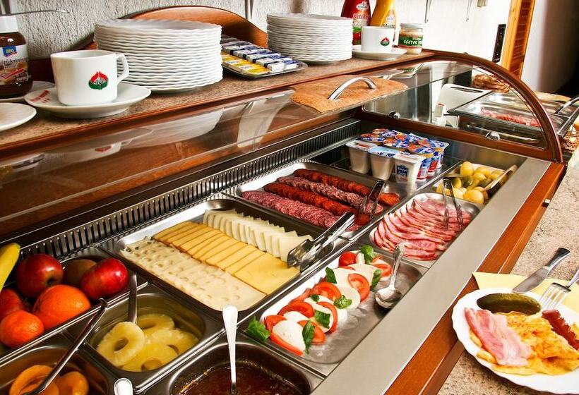 Fotos del hotel Manzard Panzio:  5