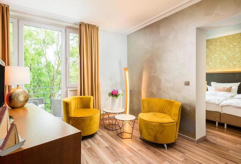 هتل Residenz Waldkrone Kühlungsborn