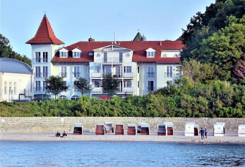 هتل Residenz Waldkrone Kühlungsborn