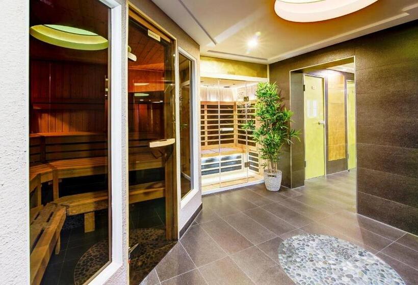 هتل Residenz Waldkrone Kühlungsborn
