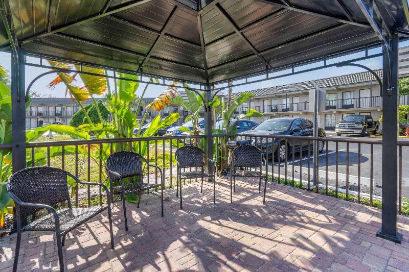 בית מלון כפרי Rodeway Inn Clearwaterdunedin