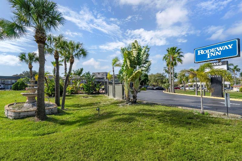 בית מלון כפרי Rodeway Inn Clearwaterdunedin