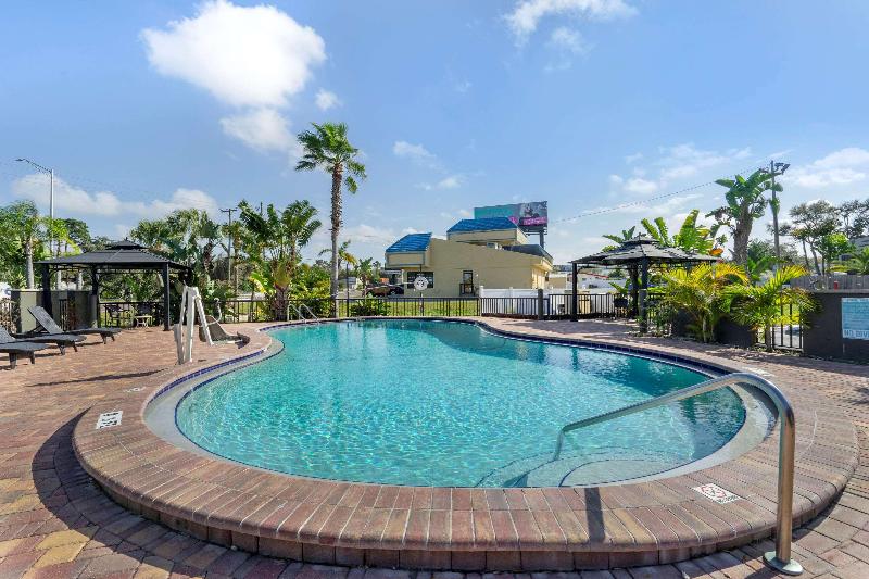 בית מלון כפרי Rodeway Inn Clearwaterdunedin