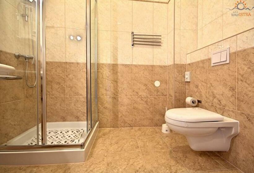 هتل Rotonda Inn Novigrad