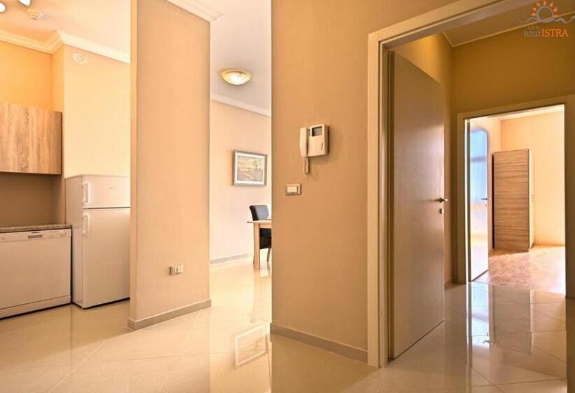 هتل Rotonda Inn Novigrad