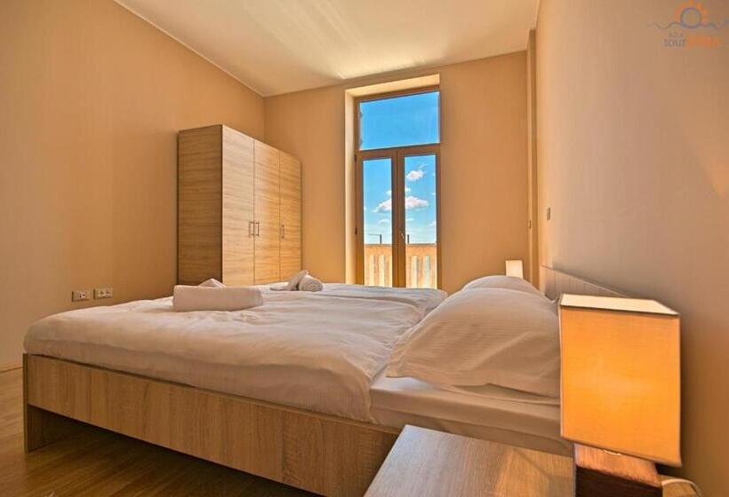 هتل Rotonda Inn Novigrad
