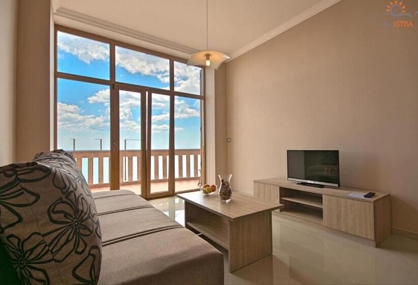 هتل Rotonda Inn Novigrad