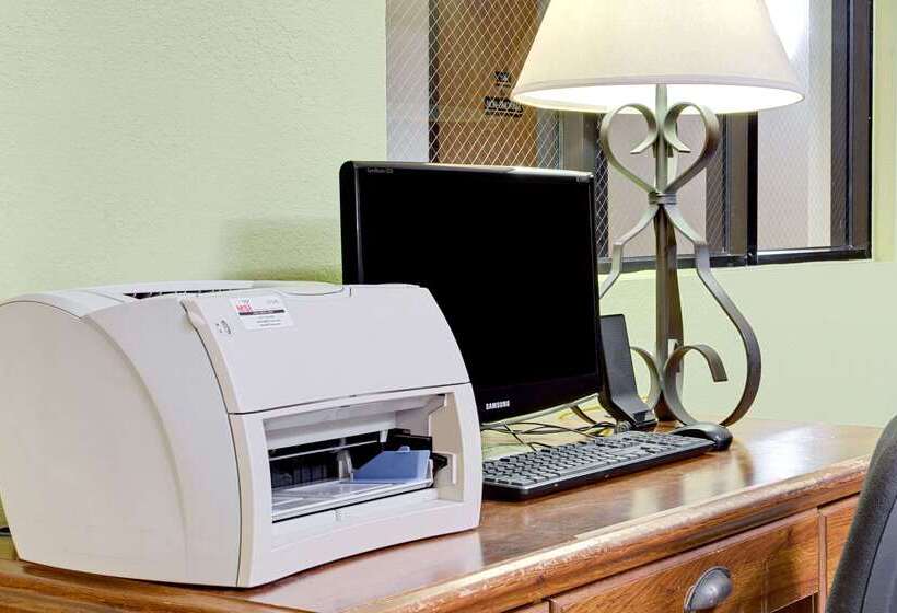 هتل Super 8 By Wyndham Clearwater/st. Petersburg Airport