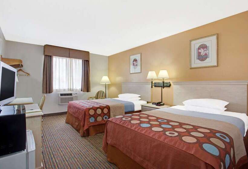 هتل Super 8 By Wyndham Clearwater/st. Petersburg Airport