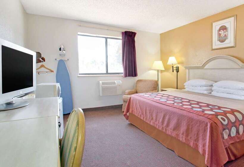 هتل Super 8 By Wyndham Clearwater/st. Petersburg Airport