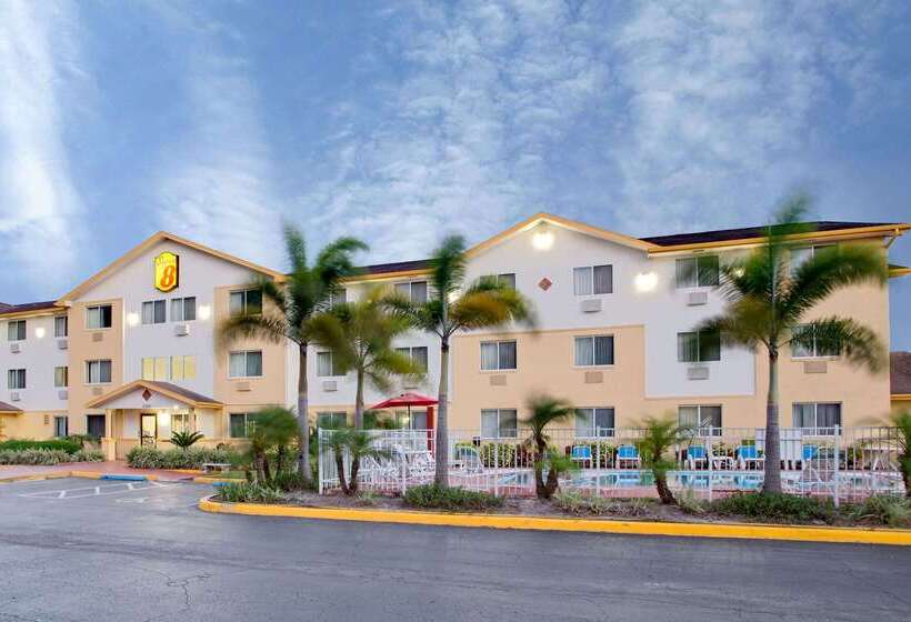 Hotel Super 8 By Wyndham Clearwater/st. Petersburg Airport