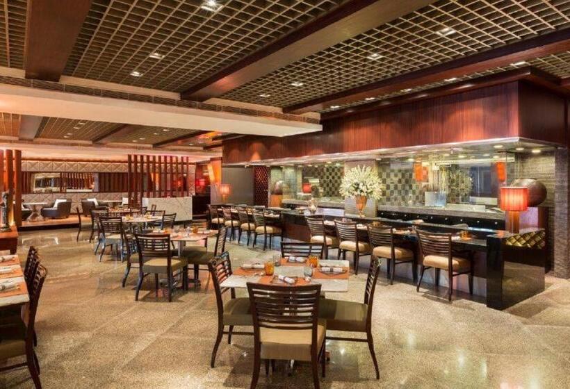 Fotos del hotel Taj Lands End:  8