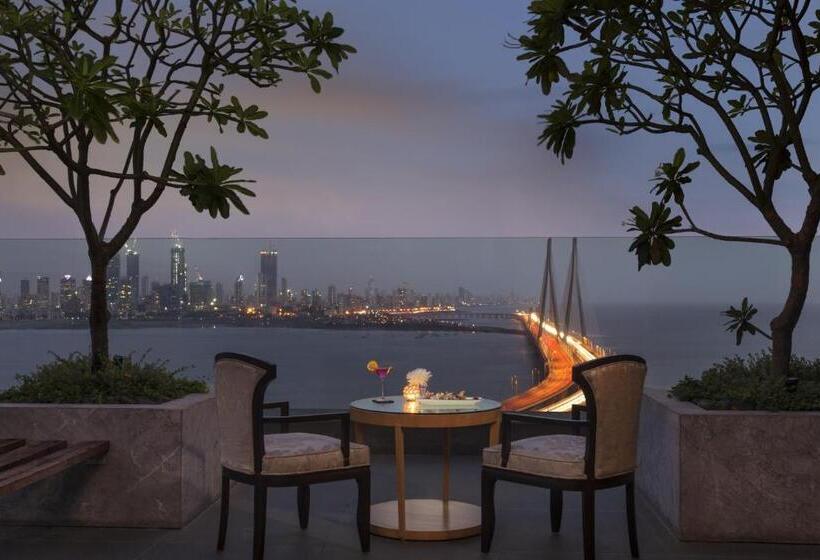 هتل Taj Lands End