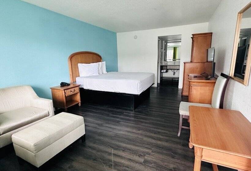 هتل Rodeway Inn Clearwater   Central