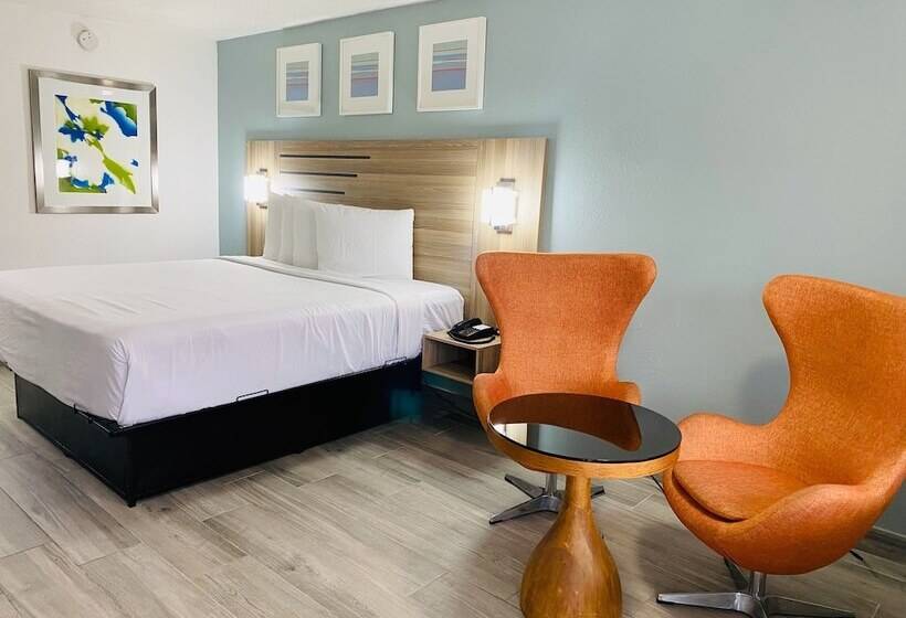 هتل Rodeway Inn Clearwater   Central
