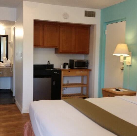 هتل Rodeway Inn Clearwater   Central