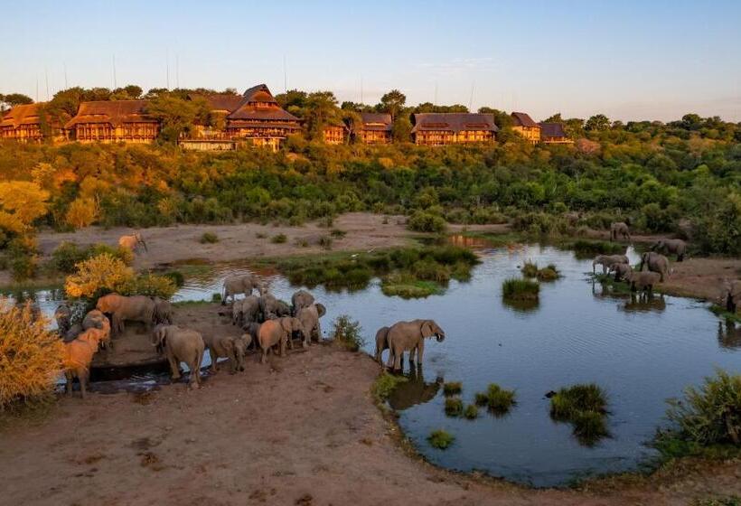 هتل Victoria Falls Safari Lodge