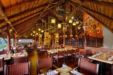 هتل Victoria Falls Safari Lodge